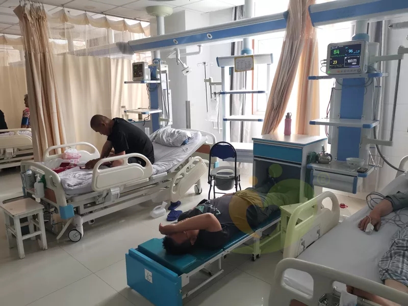 鄭州某大學(xué)附屬醫(yī)院引進(jìn)愛(ài)陪智能陪護(hù)床