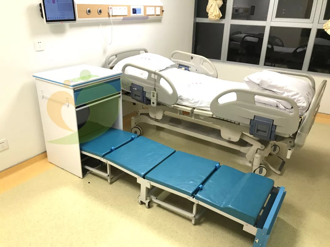 掃碼共享陪護(hù)床醫(yī)院現(xiàn)身 陪護(hù)不再“無寢具、無場地”