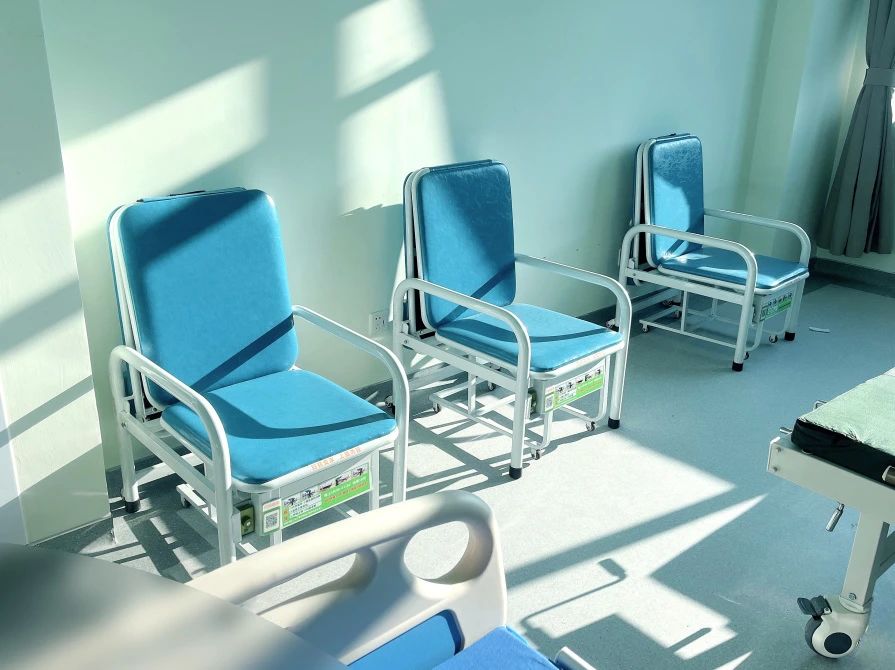 愛(ài)陪共享陪護(hù)床運(yùn)營(yíng)管理員超1000位，其市場(chǎng)定位清晰明了，未來(lái)可期